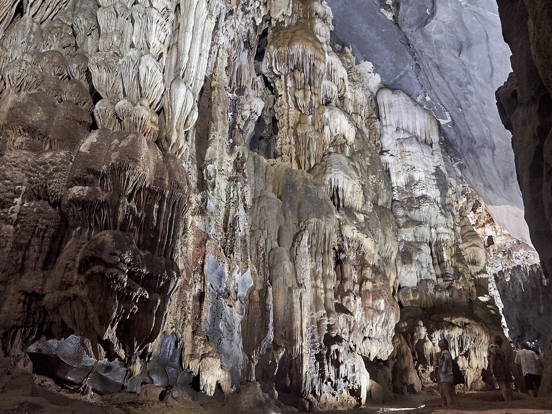 フォンニャ洞窟 世界遺産 クアンビン省 - あじさい不動産