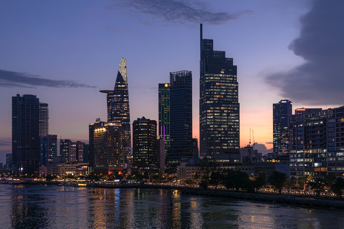 ベトナム 都市景観 不動産市場 - あじさいリアルエステート